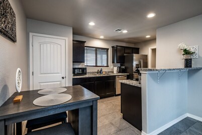 Freshly Built Stay | Quiet Area Near Golf & Dining