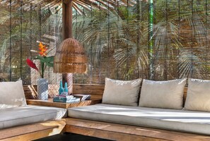 Casa de lujo, vistas a la playa | Jardines del alojamiento