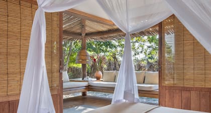 Villa Pé na Areia com Design Exclusivo