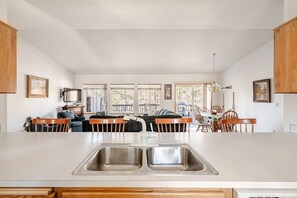 TV - Adventure Retreat - Sunriver/Bachelor/Waterfront (Bend)