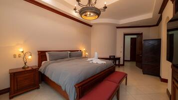 3 bedrooms, iron/ironing board, internet, bed sheets