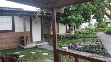 Quarto família, vista para o pátio | Área da propriedade