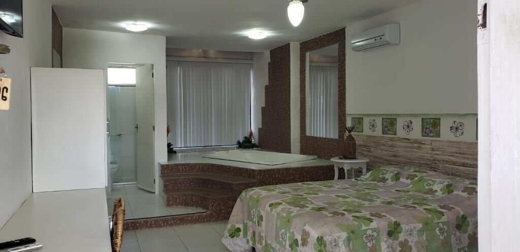 Quarto casal superior, sacada, vista para o lago | Wi-Fi de cortesia, acesso para cadeiras de rodas