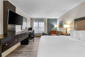 1 bedroom, iron/ironing board, free WiFi, bed sheets - Affordable Unit Near I-81 – Great Location for Road Trippers | Pets Allowed (Brewerton)