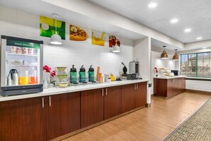 Dining - 4 Relaxing Units | Nature-Centric Room Close to Syracuse’s Best Attractions (Brewerton)