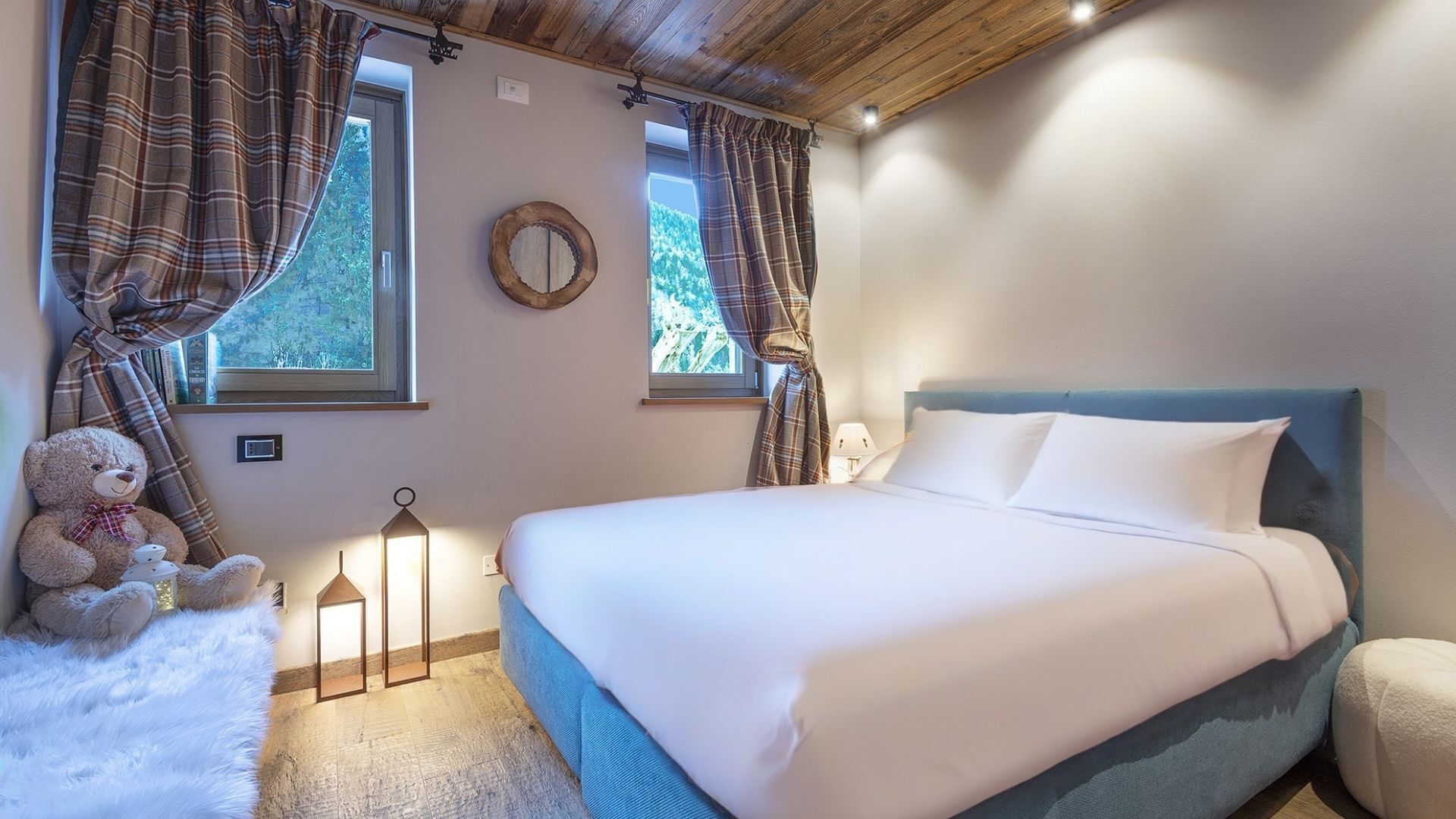 6 bedrooms, iron/ironing board, free WiFi, bed sheets