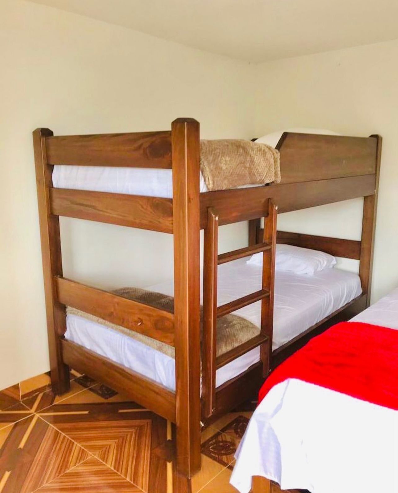 5 bedrooms, WiFi (free), bed sheets