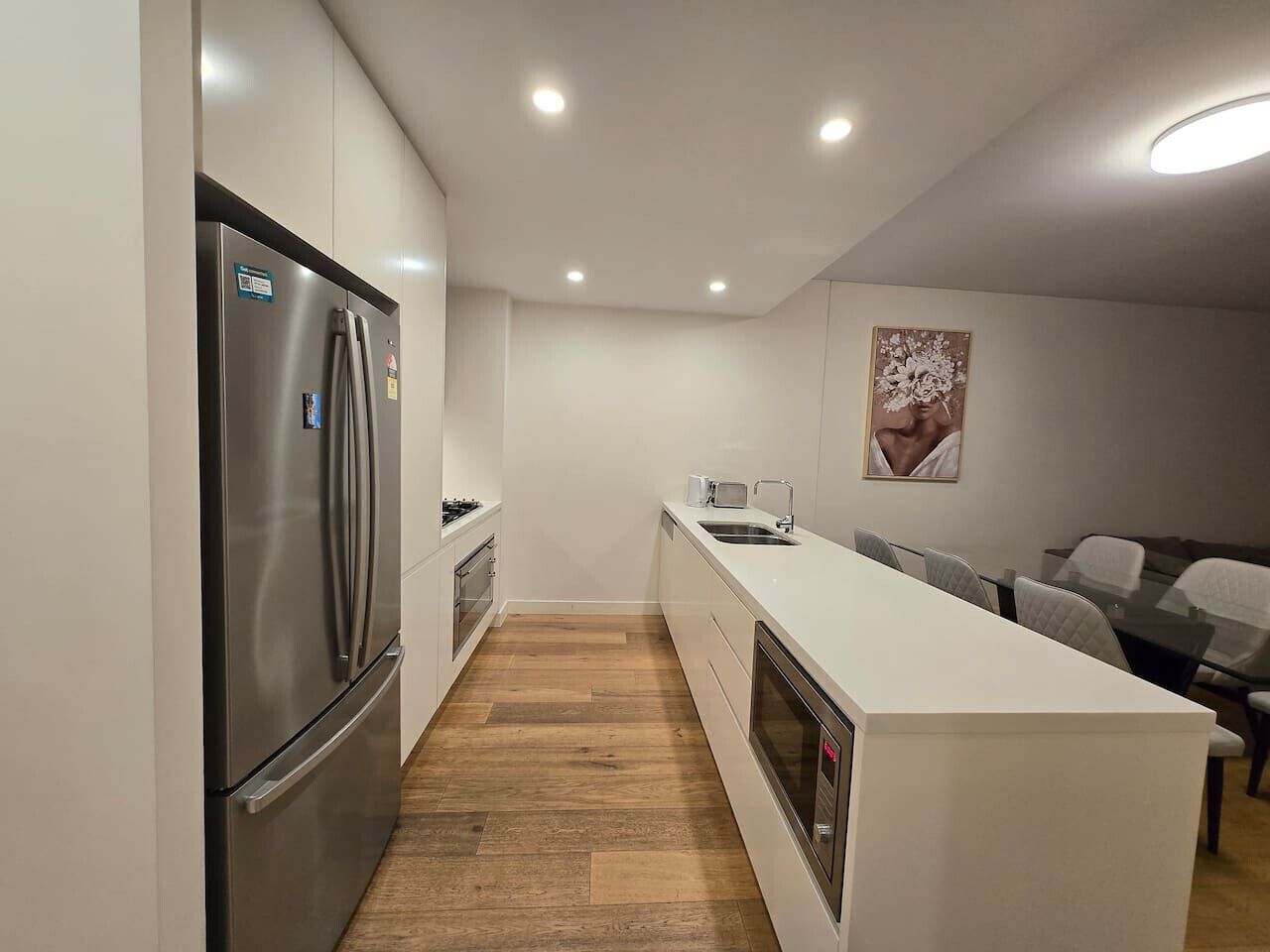 冰箱、微波炉、烤箱、炉灶