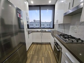 Fridge, microwave, oven, stovetop - Sydney Ultimo 2BR 038 Close to CBD (Ultimo)