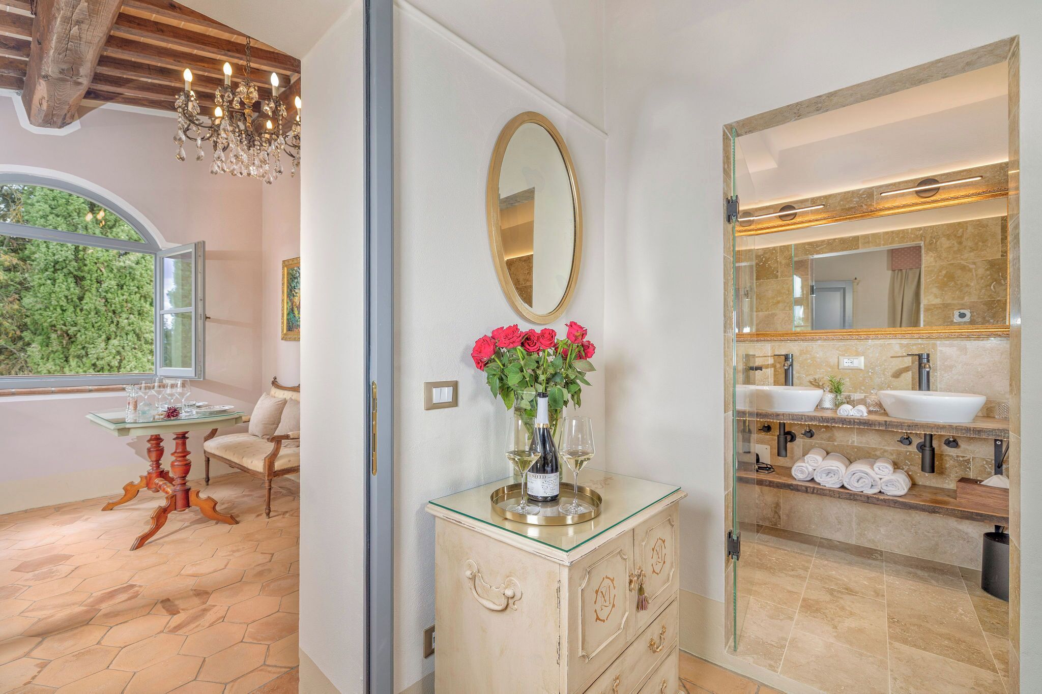 Regadera, secadora de cabello, toallas 