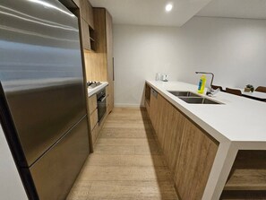 Fridge, oven, stovetop, dishwasher - Sydney Ultimo 2BR 038 Close to CBD (Ultimo)