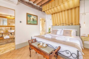 2 bedrooms, free WiFi, bed sheets - Elegant Tuscan Apartment with Fireplace and Countryside Views (Montalcino)