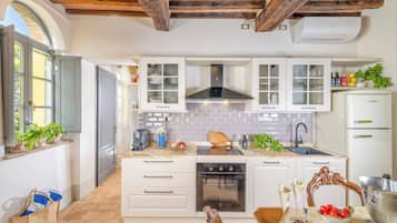 Refrigerador, horno, parrilla de estufa y lavavajillas