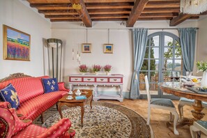 Living area - Cozy Tuscan Haven with Scenic Countryside Views (Montalcino)