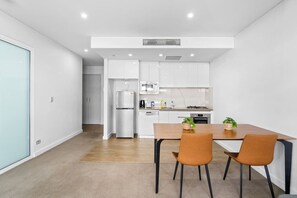 Fridge, microwave, oven, stovetop - Mascot 1 bedrooms Close to station easy 2 anywhere (Mascot)