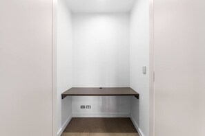 Interior - Mascot 1 bedrooms Close to station easy 2 anywhere (Mascot)