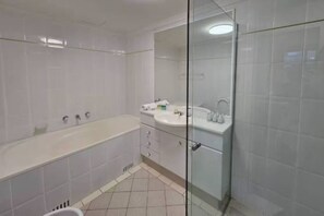 Hair dryer - Sydney pyrmont 2BR 75 Fish market (Pyrmont)