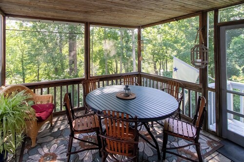 The Barn House - Spacious 4-bedroom, 3-bath house in the heart of Wayne Village.