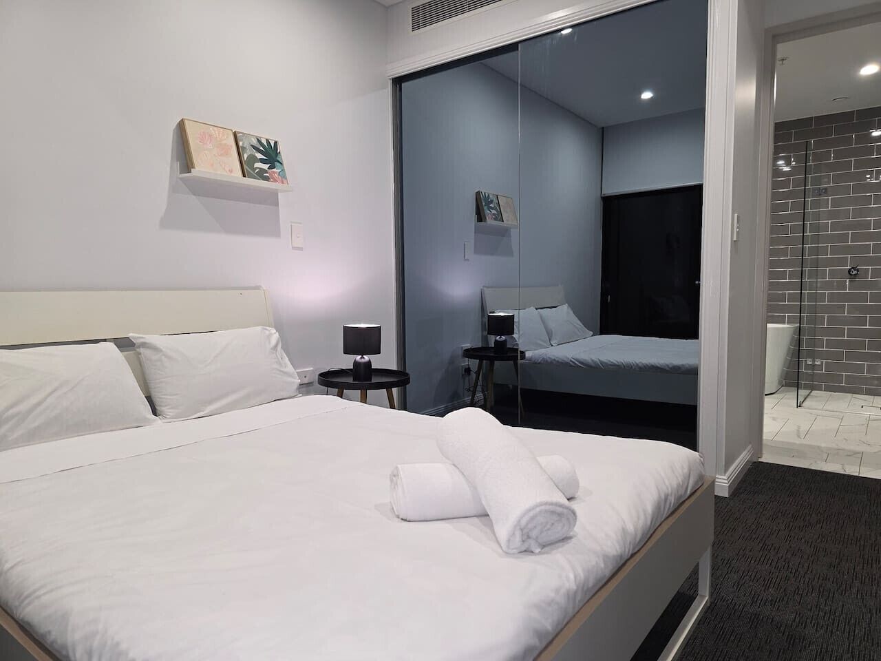 Iron/ironing board, bed sheets