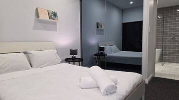 Iron/ironing board, bed sheets