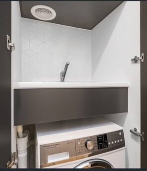 Interior - Sydney CBD 2BR 021 Walk to train station (Sydney)