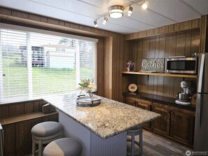 Micro-ondes, four, plaque de cuisson, lave-vaisselle