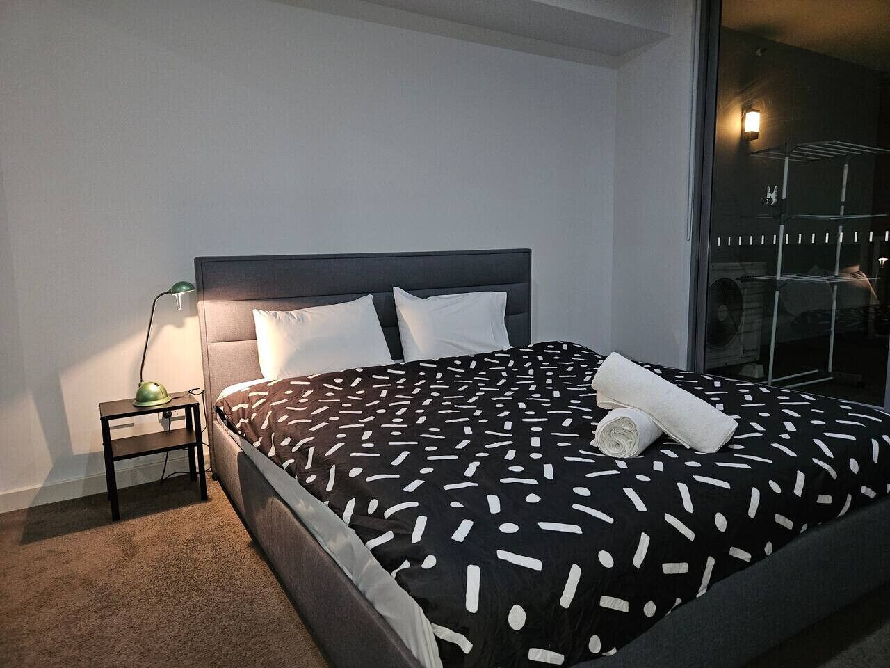 Iron/ironing board, bed sheets