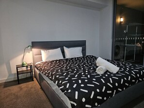 Iron/ironing board, bed sheets - Mascot 2 beds 10 Close to station easy to anywhere (Mascot)