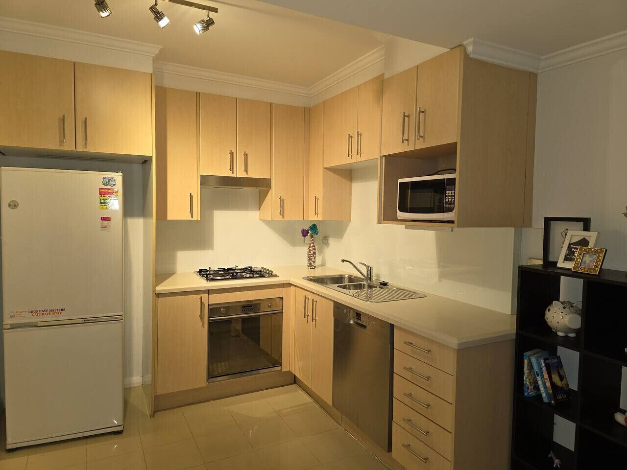 Réfrigérateur, four, plaque de cuisson