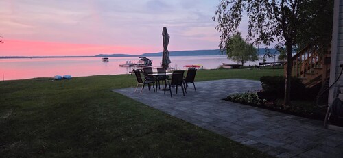 Cozy Waterfront Cottage w/ Kayaks on Big Glen Lake!