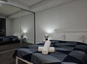 Iron/ironing board, bed sheets - Mascot 2 bed 213 Close to station easy to anywhere (Mascot)