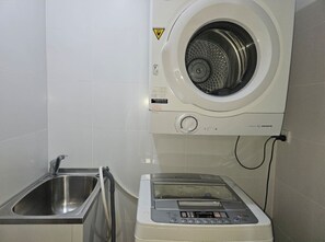 Interior - Mascot 2 bed 213 Close to station easy to anywhere (Mascot)