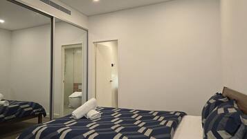 Iron/ironing board, bed sheets