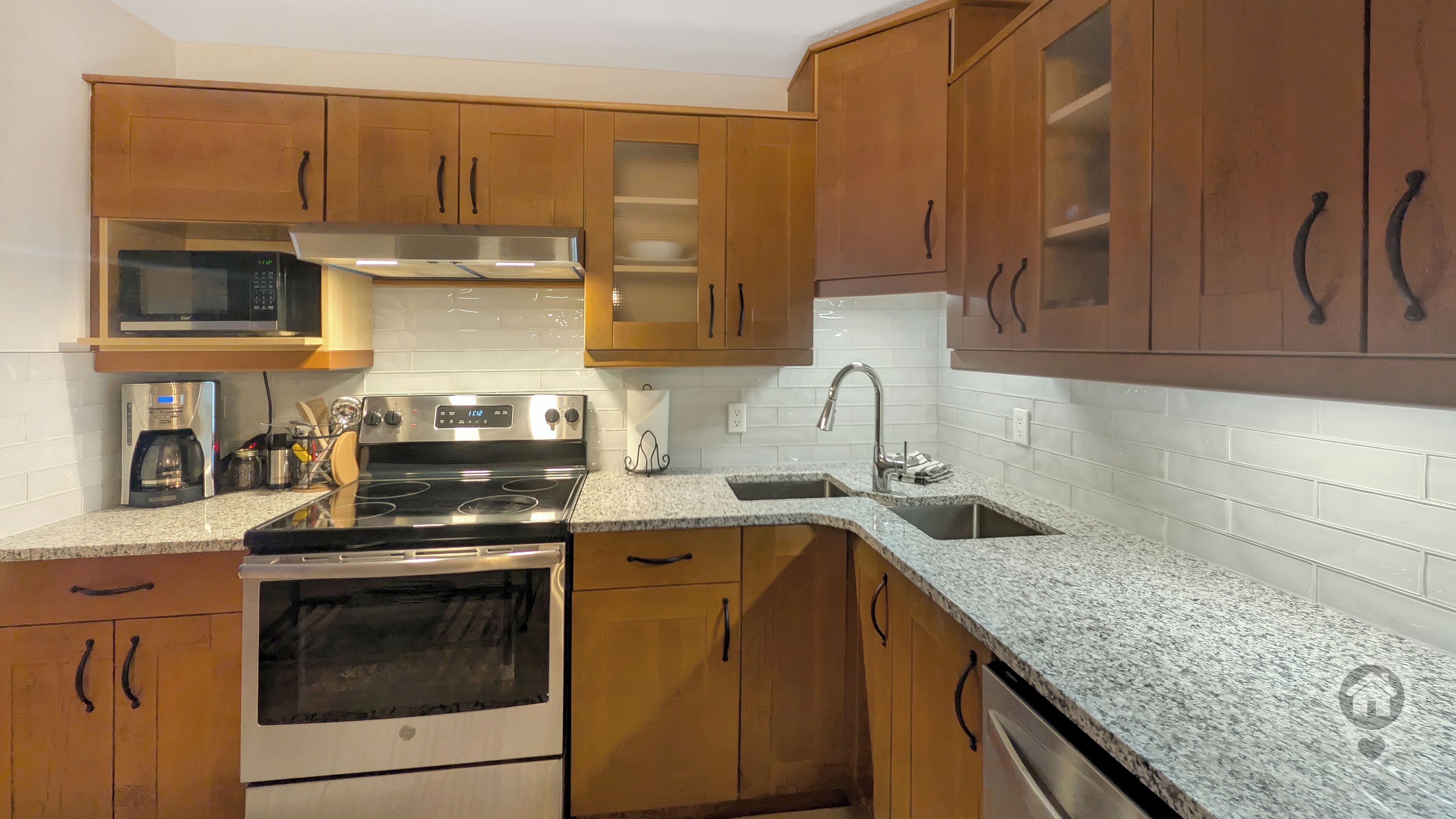 冰箱、微波炉、烤箱、炉灶