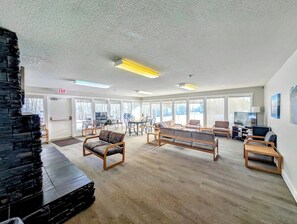 Living area - Kimberley Getaway: Ski-In/Out, Golf, Downtown (Kimberley)