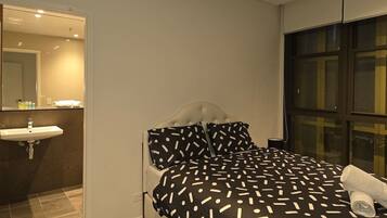 Bügeleisen/Bügelbrett, WLAN, Bettwäsche