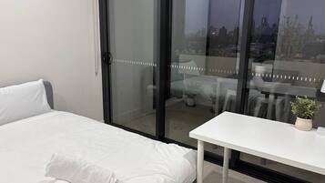 Iron/ironing board, WiFi, bed sheets