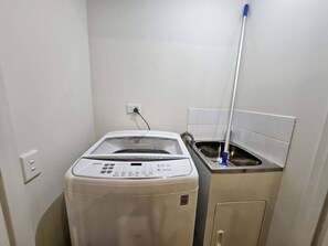 Interior - Mascot 2 bed 10A Close to station easy to anywhere (Mascot)