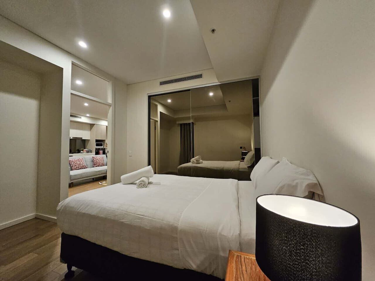 Iron/ironing board, bed sheets