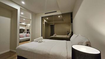 Iron/ironing board, bed sheets