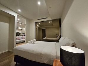 Iron/ironing board, bed sheets - Mascot 2 bed 10A Close to station easy to anywhere (Mascot)