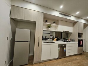 Fridge, microwave, oven, stovetop - Mascot 2 bed 10A Close to station easy to anywhere (Mascot)