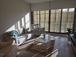 TV - Sydney CBD 2BR 029 Easy Walk to Darling Harbour (Sydney)