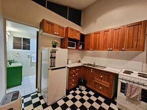 Frigorífic, microones i placa de cuina 