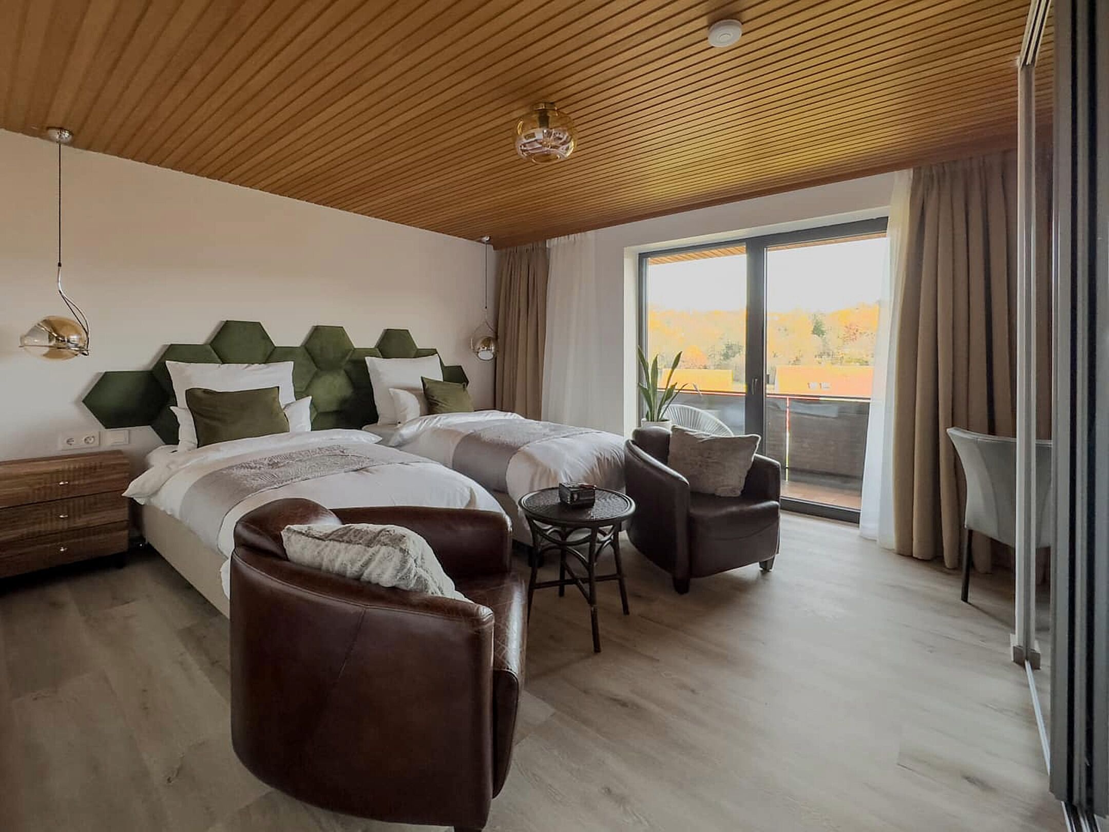 2 Schlafzimmer, Zimmersafe, Schreibtisch, Bügeleisen/Bügelbrett