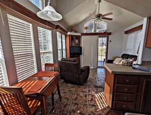 TV connectée, table de tennis de table