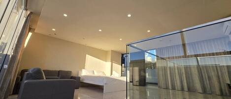 Planxa i posts de planxar i roba de llit