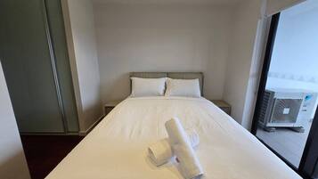 Fer et planche Ă repasser, draps fournis