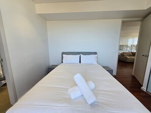 Iron/ironing board, bed sheets - Burwood 2BR 007 APT close Olympic park&CBD (Burwood)