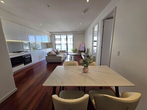 Dining - Burwood 2BR 007 APT close Olympic park&CBD (Burwood)